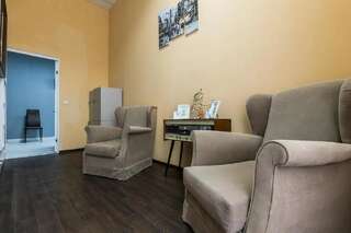 Хостелы Rustaveli Hostel Тбилиси Двухместный номер с 1 кроватью и балконом-5